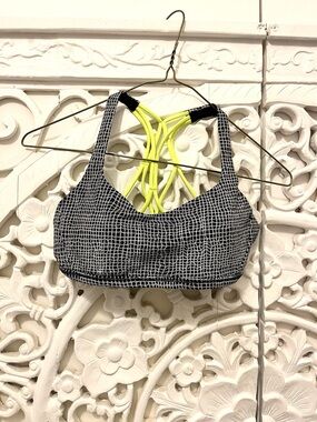 Lululemon Free To Be Zen Bra NWT Strappy Yoga Size 4